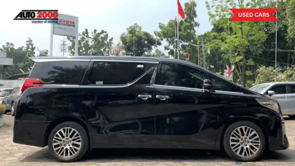 Honda Elysion vs Toyota Alphard.webp