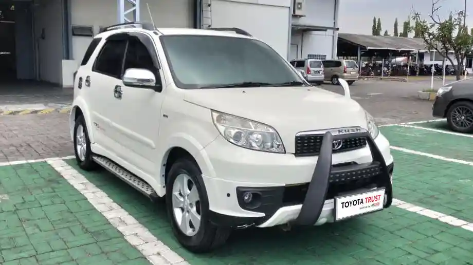 1.TOYOTA RUSH 1.5 TRD SPORTIVO BENSIN-MT(RUSH) MT 2015