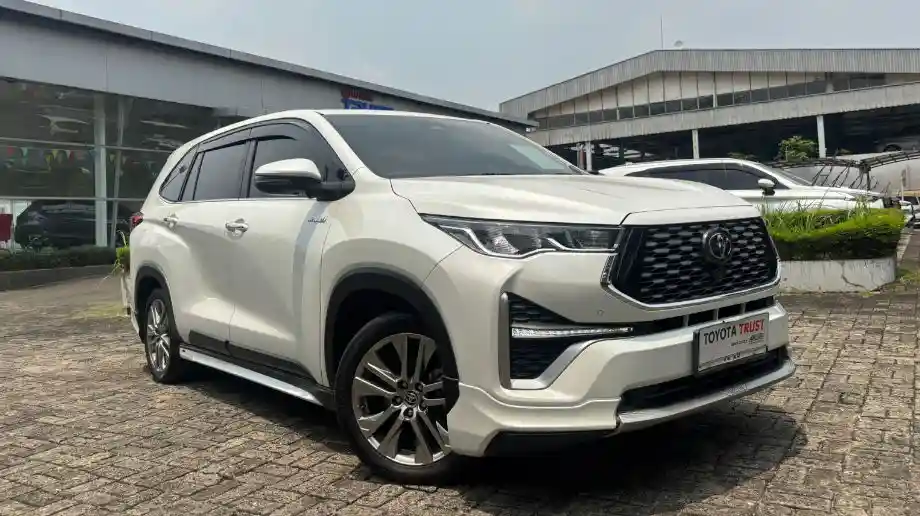 1.TOYOTA KIJANG INNOVA 2.0 ZENIX Q HV CVT TSS MODELLISTA HYBRID-AT(KIJANG INNOVA) AT 2023