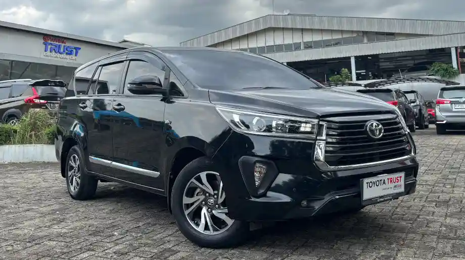 1.TOYOTA INNOVA V (INNOVA) AT 2021