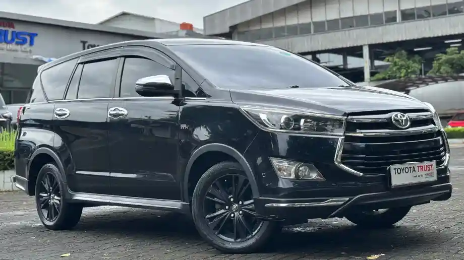 1.TOYOTA KIJANG INNOVA 2.0 VENTURER BENSIN-AT(KIJANG INNOVA) AT 2017