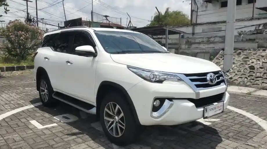 1.TOYOTA FORTUNER 2.4 4X2 VRZ SOLAR-AT(FORTUNER) AT 2020