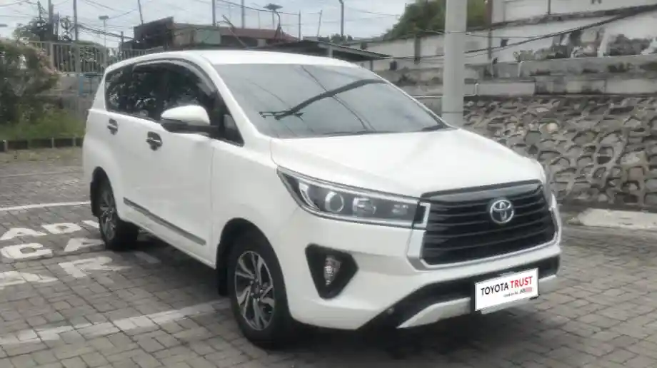 1.TOYOTA INNOVA INNOVA 2.4 V AT DIESEL (REBORN) AT 2022