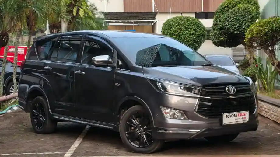 1. TOYOTA KIJANG INNOVA 2.0 VENTURER BENSIN-AT(KIJANG INNOVA) AT 2020