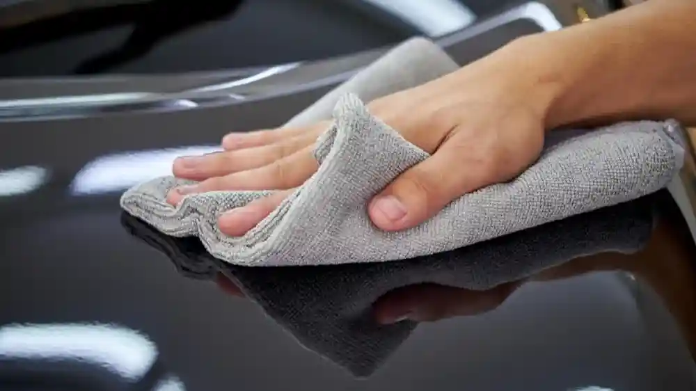 Tips memilih kain lap microfiber mobil yang aman untuk cat agar bebas baret