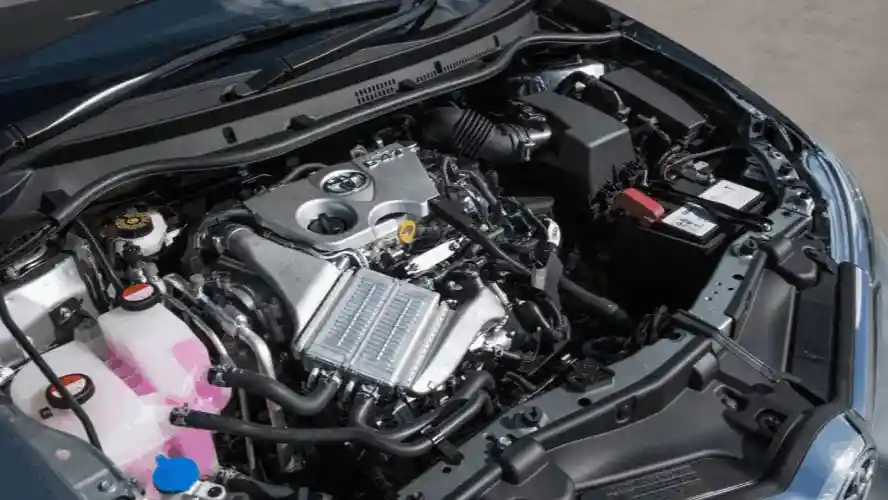 Cara aman membersihkan ruang mesin mobil tanpa menyemprot komponen kelistrikan secara langsung
